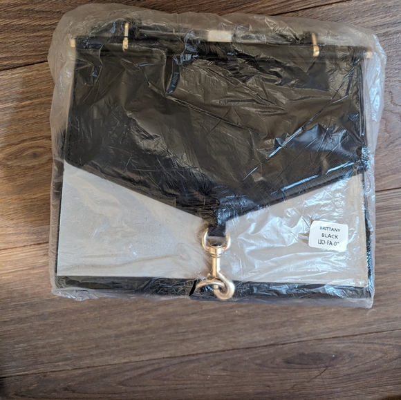 LIONEL BRITTANY | NWT Crossbody vegan leather handbag, dual pocket black purse - Picture 2 of 8